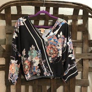 Flying tomato floral top